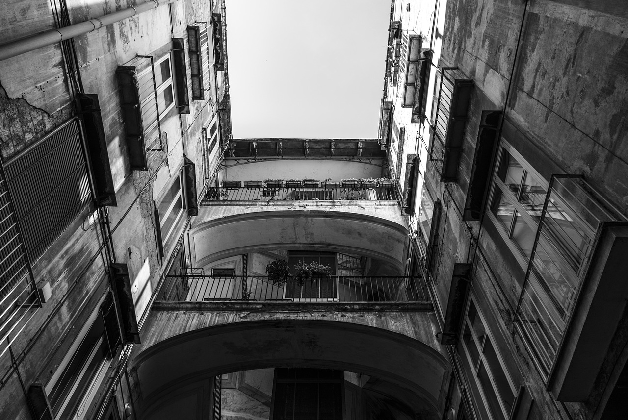 Courtyards and Backlands: The Secret Geography Hiding Behind Terraces